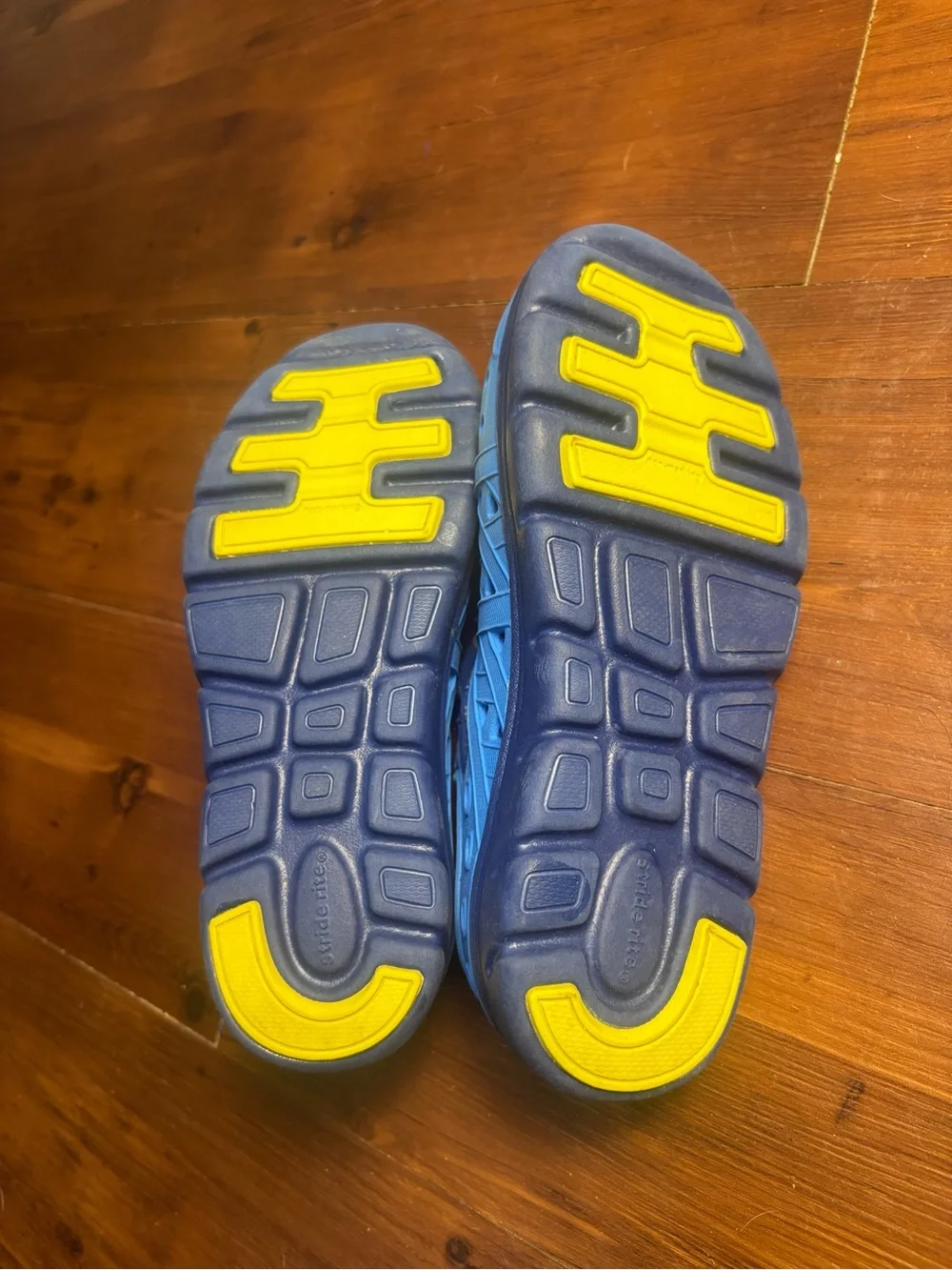 Stride Rite Made2Play Phibian Kids Size 2 Quick-Dry Water Shoes Blue